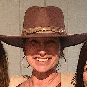 Meet your Posher, Carey